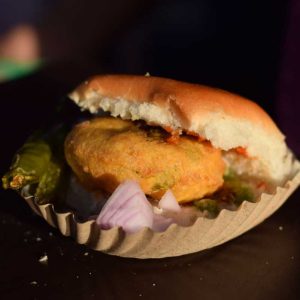 Hot-Hot-Vada-Pav-Pada-Vav-3-BEL-Road-Bangalore_20171229185209